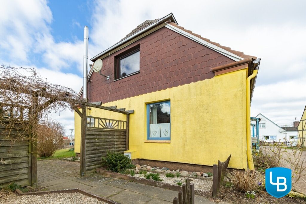 Immobilienangebot - Malente / Kreuzfeld - Alle & Rest (Wohnen) - Sonniges Zuhause mit Perspektive – Teilvermietetes ZFH mit Nebengebäude auf großzügigem Grundstück