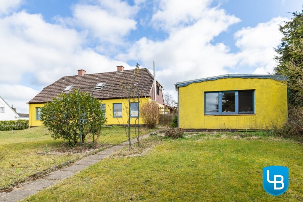 Immobilienangebot - Malente / Kreuzfeld - Alle & Rest (Wohnen) - Sonniges Zuhause mit Perspektive – Teilvermietetes ZFH mit Nebengebäude auf großzügigem Grundstück