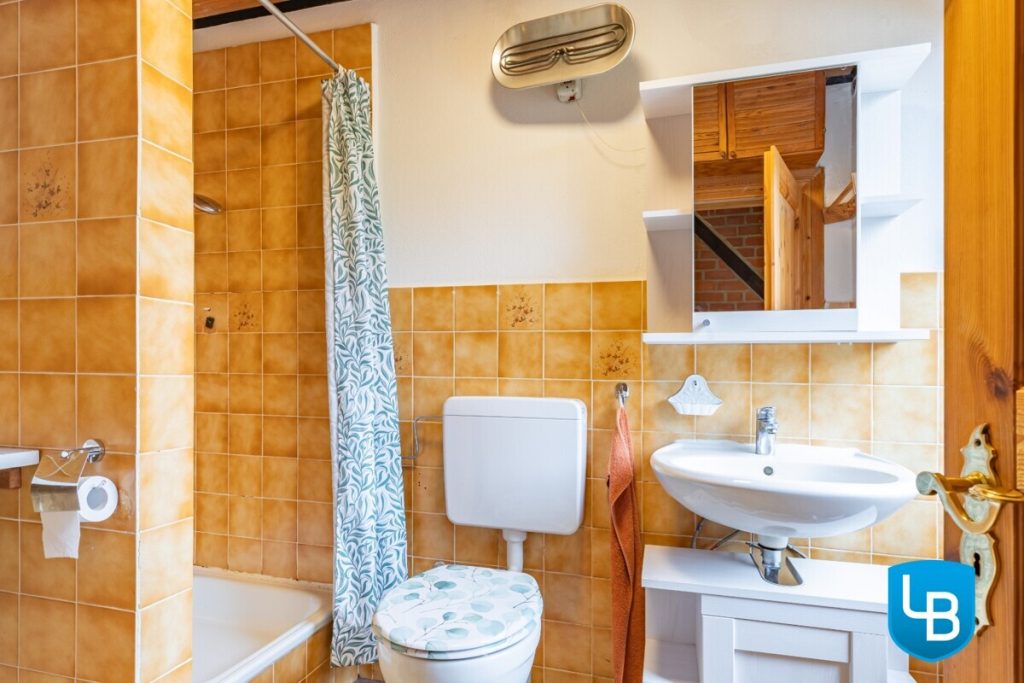 Immobilienangebot - Malente / Kreuzfeld - Alle & Rest (Wohnen) - Sonniges Zuhause mit Perspektive – Teilvermietetes ZFH mit Nebengebäude auf großzügigem Grundstück