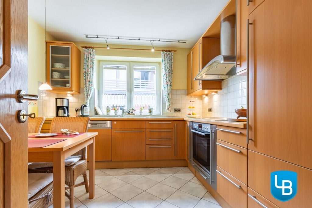 Immobilienangebot - Plön - Alle & Rest (Wohnen) - EFH mit Einliegerwohnung und außergewöhnlichem Hanggrundstück inklusive Weitblick über Plön!