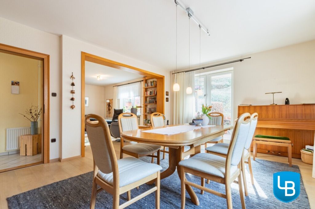 Immobilienangebot - Plön - Alle & Rest (Wohnen) - EFH mit Einliegerwohnung und außergewöhnlichem Hanggrundstück inklusive Weitblick über Plön!
