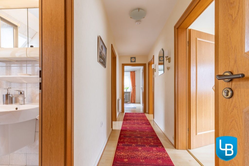 Immobilienangebot - Plön - Alle & Rest (Wohnen) - EFH mit Einliegerwohnung und außergewöhnlichem Hanggrundstück inklusive Weitblick über Plön!
