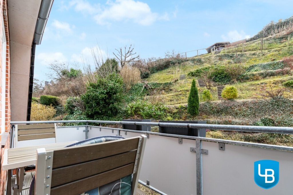 Immobilienangebot - Plön - Alle & Rest (Wohnen) - EFH mit Einliegerwohnung und außergewöhnlichem Hanggrundstück inklusive Weitblick über Plön!