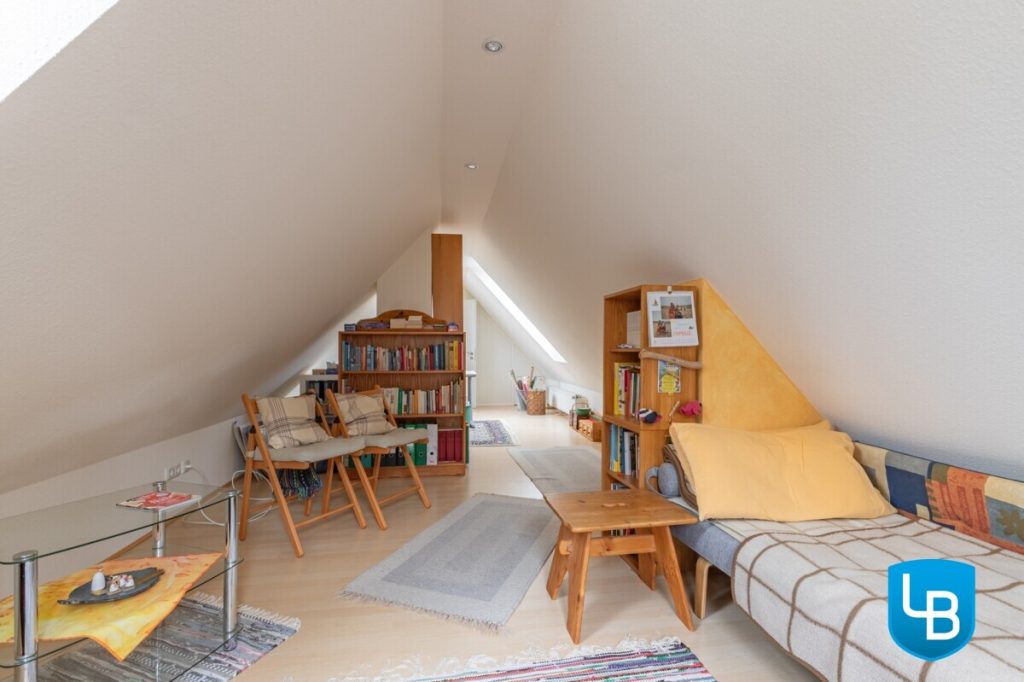 Immobilienangebot - Plön - Alle & Rest (Wohnen) - EFH mit Einliegerwohnung und außergewöhnlichem Hanggrundstück inklusive Weitblick über Plön!