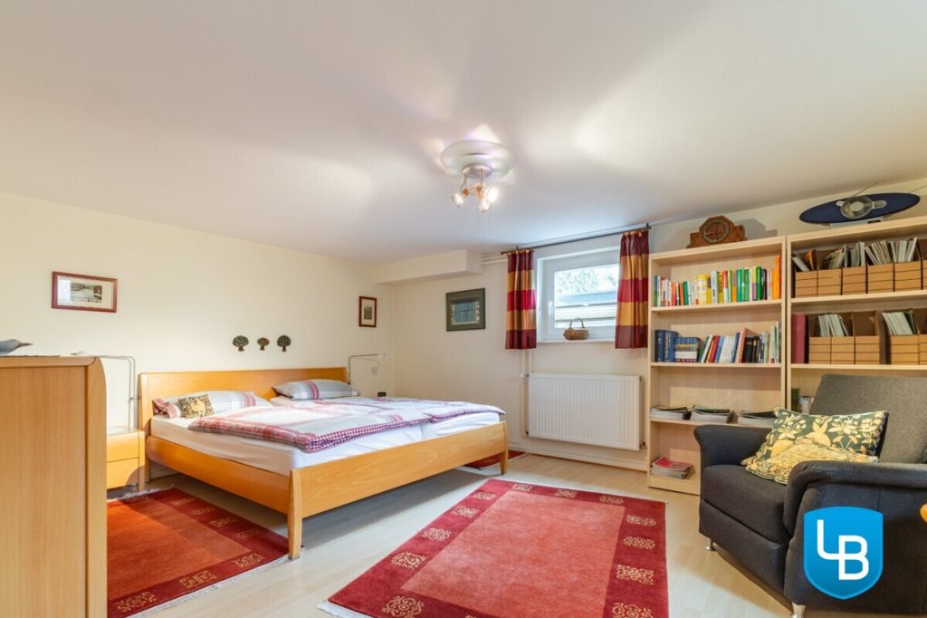 Immobilienangebot - Plön - Alle & Rest (Wohnen) - EFH mit Einliegerwohnung und außergewöhnlichem Hanggrundstück inklusive Weitblick über Plön!