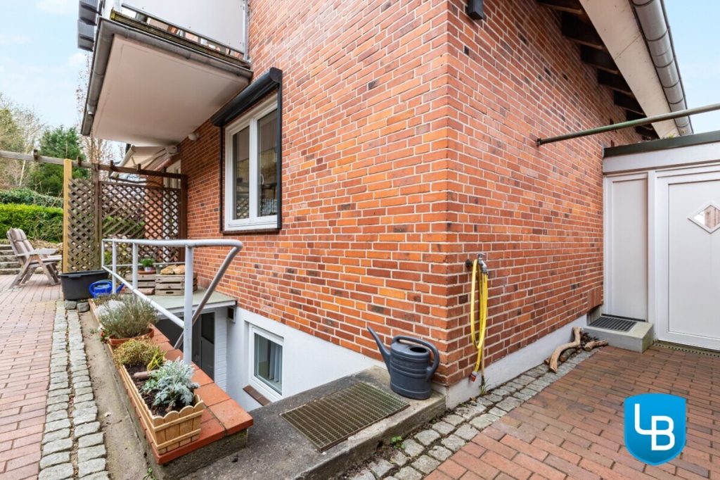 Immobilienangebot - Plön - Alle & Rest (Wohnen) - EFH mit Einliegerwohnung und außergewöhnlichem Hanggrundstück inklusive Weitblick über Plön!