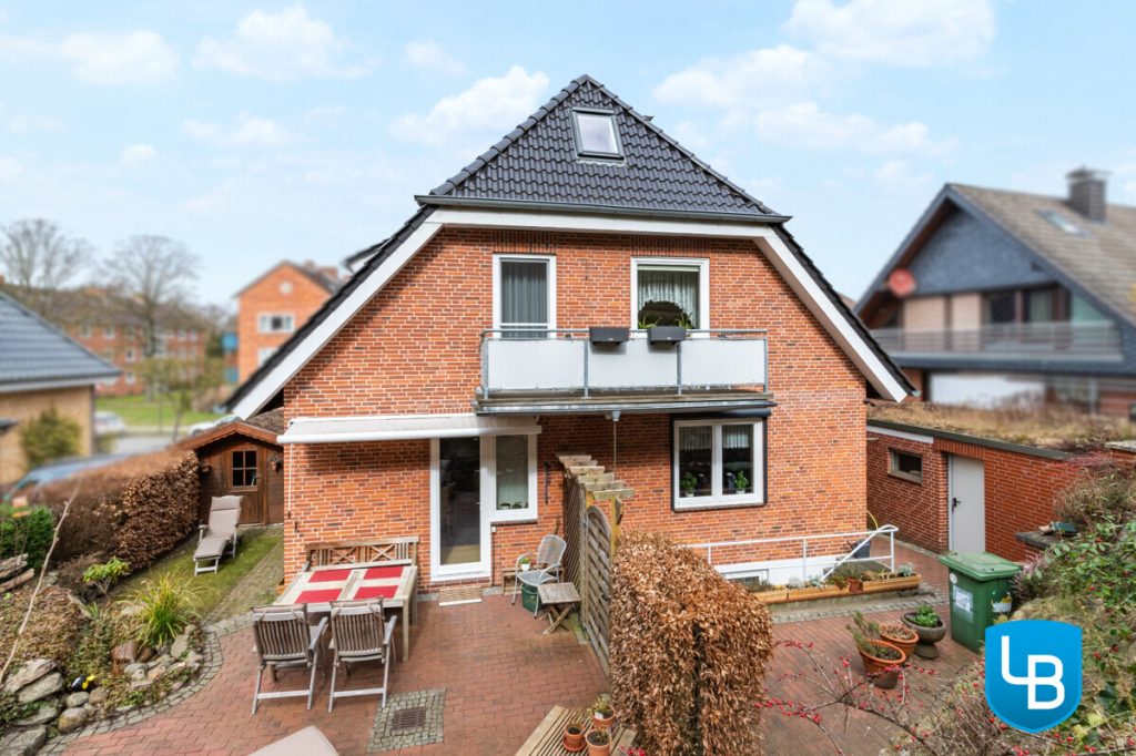 Immobilienangebot - Plön - Alle & Rest (Wohnen) - EFH mit Einliegerwohnung und außergewöhnlichem Hanggrundstück inklusive Weitblick über Plön!