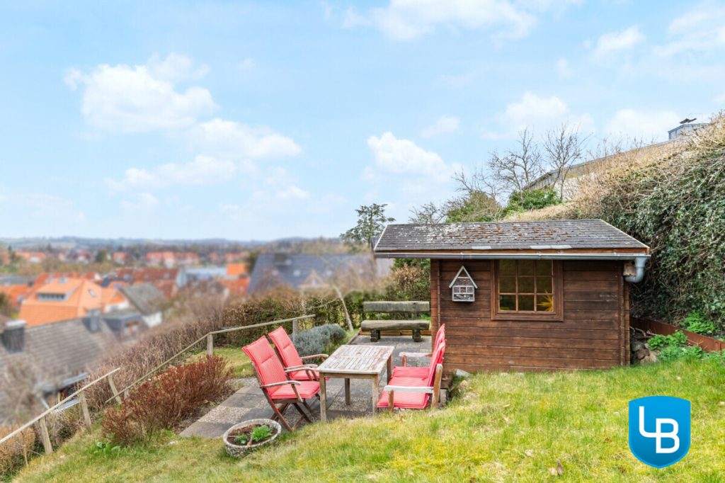 Immobilienangebot - Plön - Alle & Rest (Wohnen) - EFH mit Einliegerwohnung und außergewöhnlichem Hanggrundstück inklusive Weitblick über Plön!