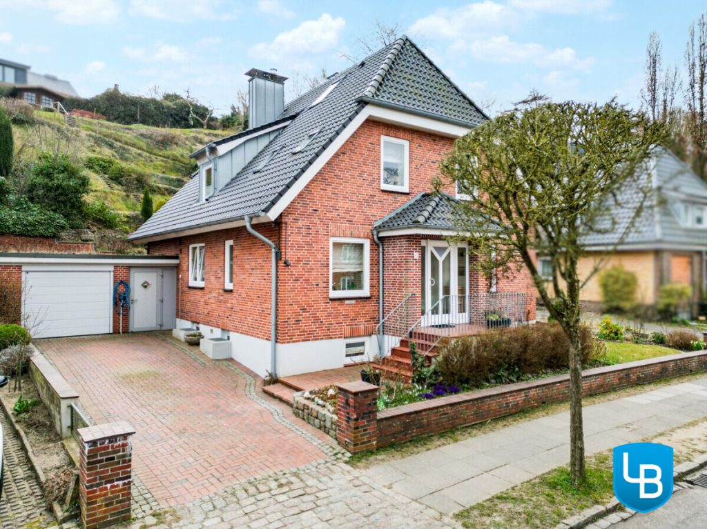 Immobilienangebot - Plön - Alle & Rest (Wohnen) - EFH mit Einliegerwohnung und außergewöhnlichem Hanggrundstück inklusive Weitblick über Plön!