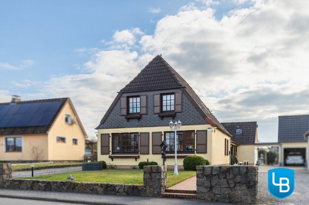 Immobilienangebot - Nettelsee - Alle & Rest (Wohnen) - Einfamilienhaus in Nettelsee bietet viel Raum für Ihre Ideen