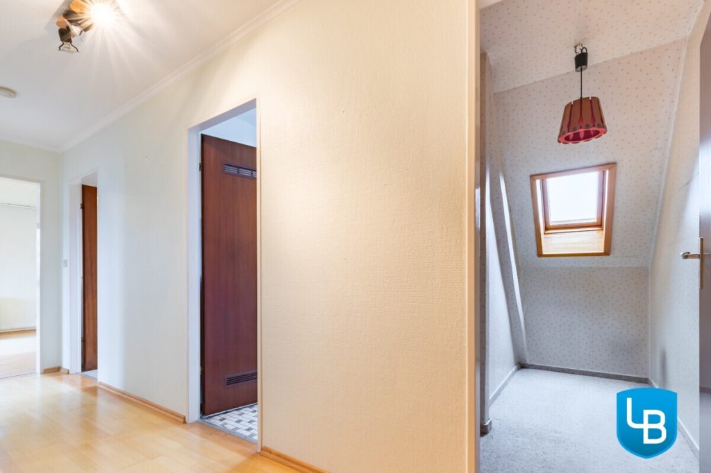Immobilienangebot - Kiel - Alle & Rest (Wohnen) - Ruhig gelegene Eigentumswohnung im Dachgeschoss sucht neuen Eigentümer