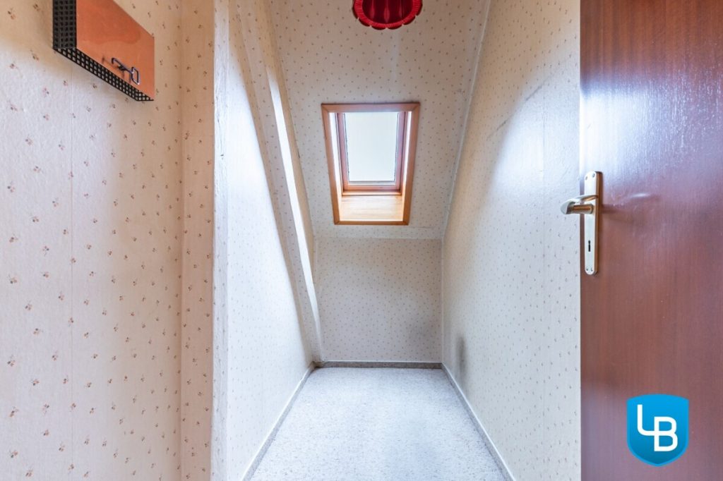 Immobilienangebot - Kiel - Alle & Rest (Wohnen) - Ruhig gelegene Eigentumswohnung im Dachgeschoss sucht neuen Eigentümer