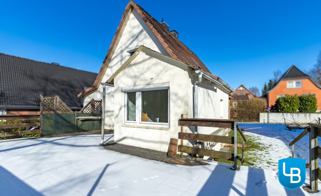Immobilienangebot - Kiel - Grundstücke - Sahnegrundstück mit Altbestand! Ein großes Grundstück erwartet Ihren Neubau!