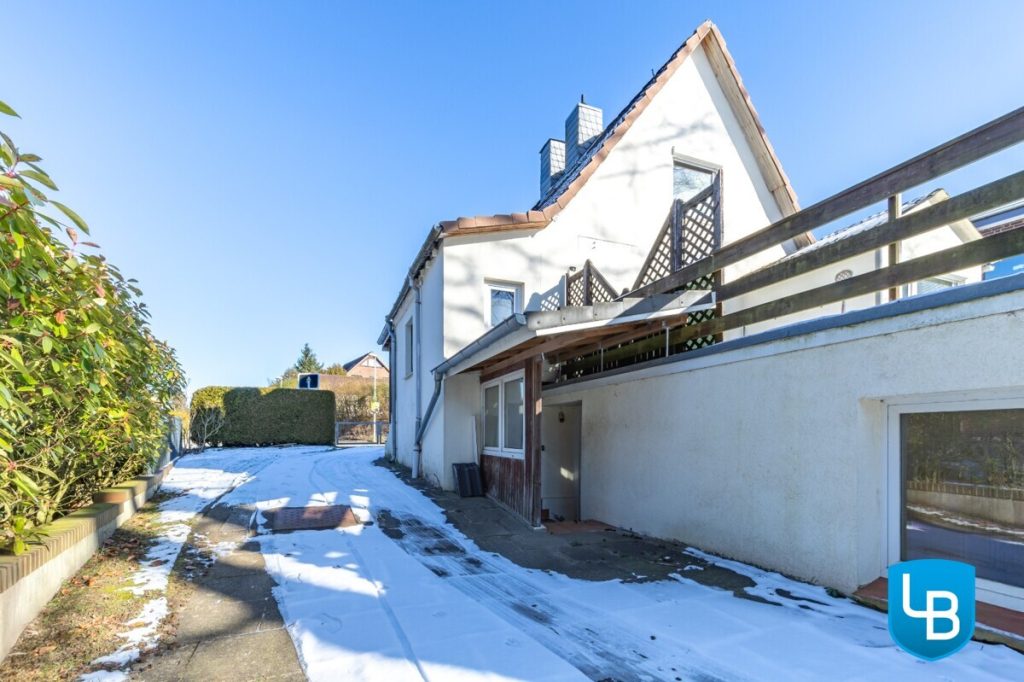 Immobilienangebot - Kiel - Grundstücke - Sahnegrundstück mit Altbestand! Ein großes Grundstück erwartet Ihren Neubau!