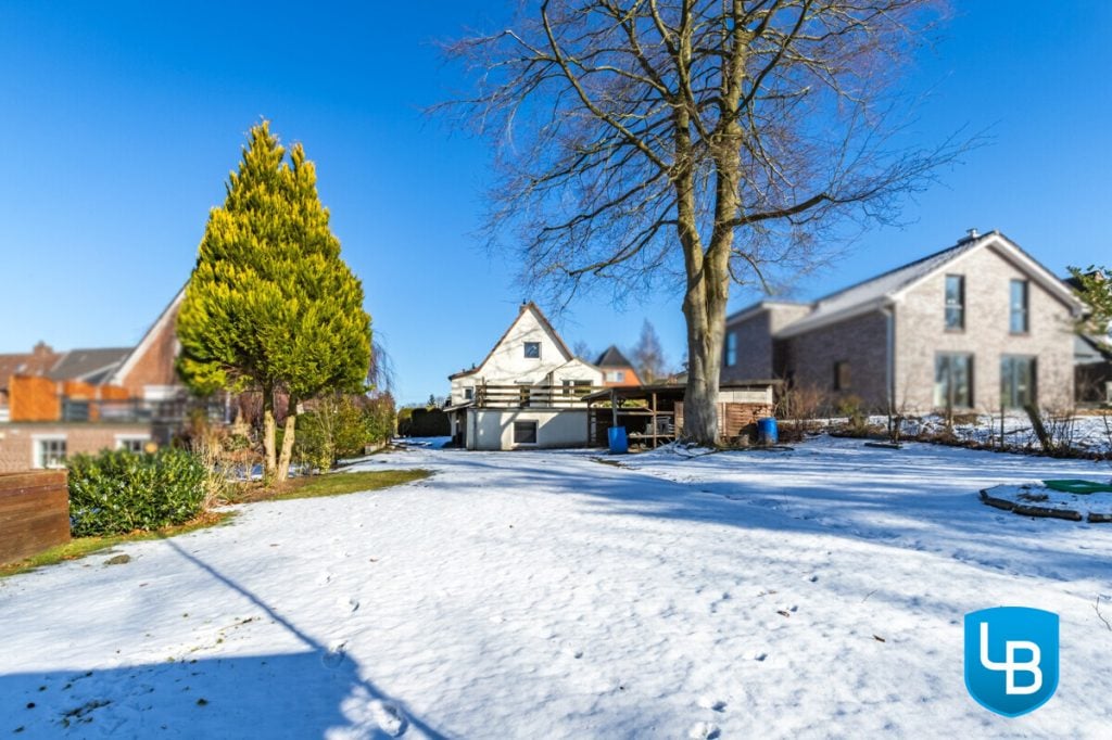 Immobilienangebot - Kiel - Grundstücke - Sahnegrundstück mit Altbestand! Ein großes Grundstück erwartet Ihren Neubau!
