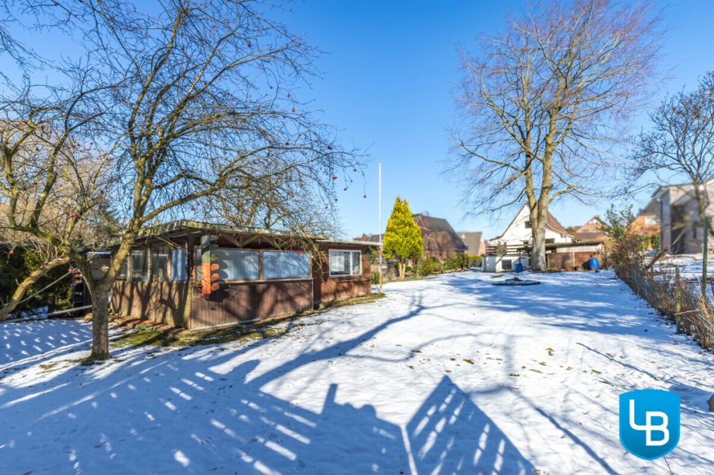 Immobilienangebot - Kiel - Grundstücke - Sahnegrundstück mit Altbestand! Ein großes Grundstück erwartet Ihren Neubau!