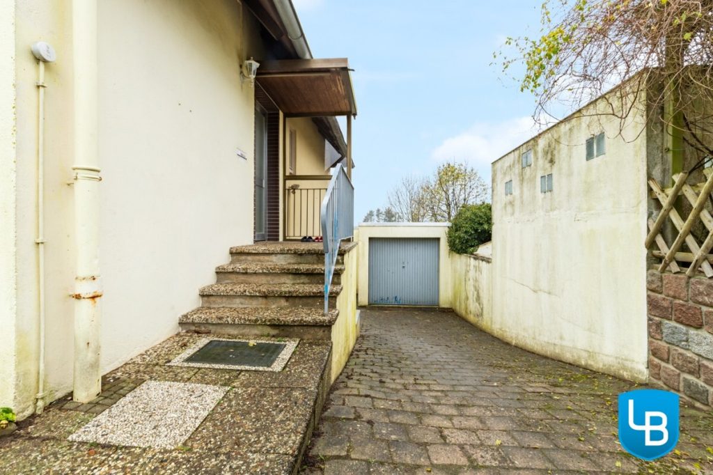 Immobilienangebot - Flintbek - Alle & Rest (Wohnen) - In ruhiger Ortsrandlage von Flintbek - Einfamilienhaus mit Renovierungsbedarf
