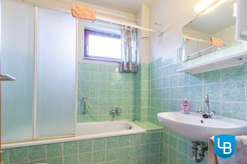 Immobilienangebot - Bösdorf - Alle & Rest (Wohnen) - Vielseitig nutzbares Zweifamilienhaus auf pflegeleichtem Grundstück