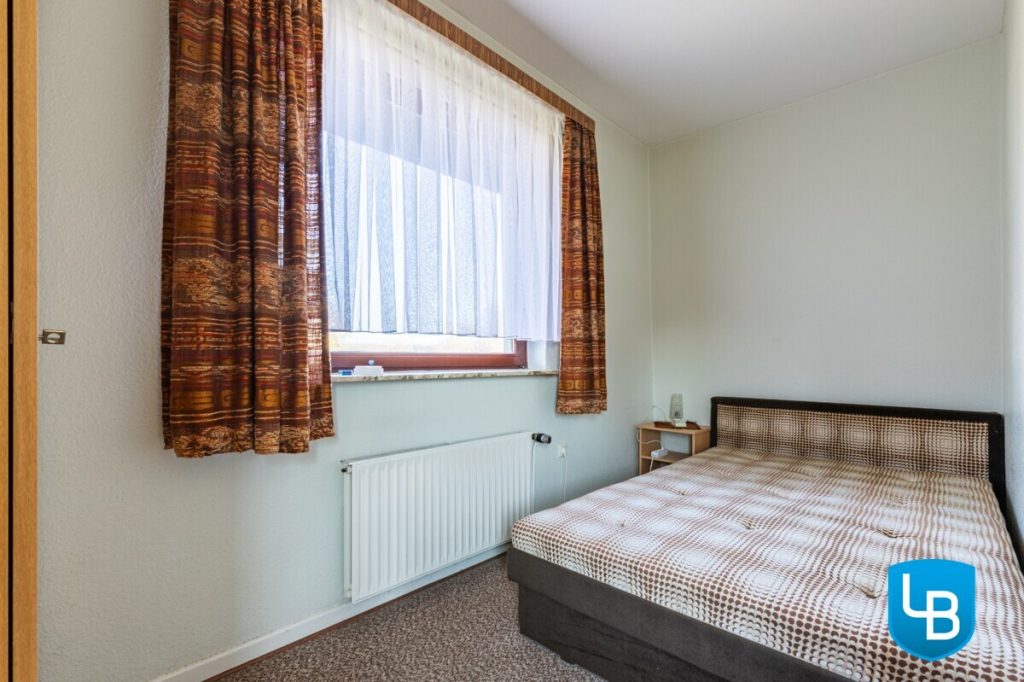 Immobilienangebot - Bösdorf - Alle & Rest (Wohnen) - Vielseitig nutzbares Zweifamilienhaus auf pflegeleichtem Grundstück