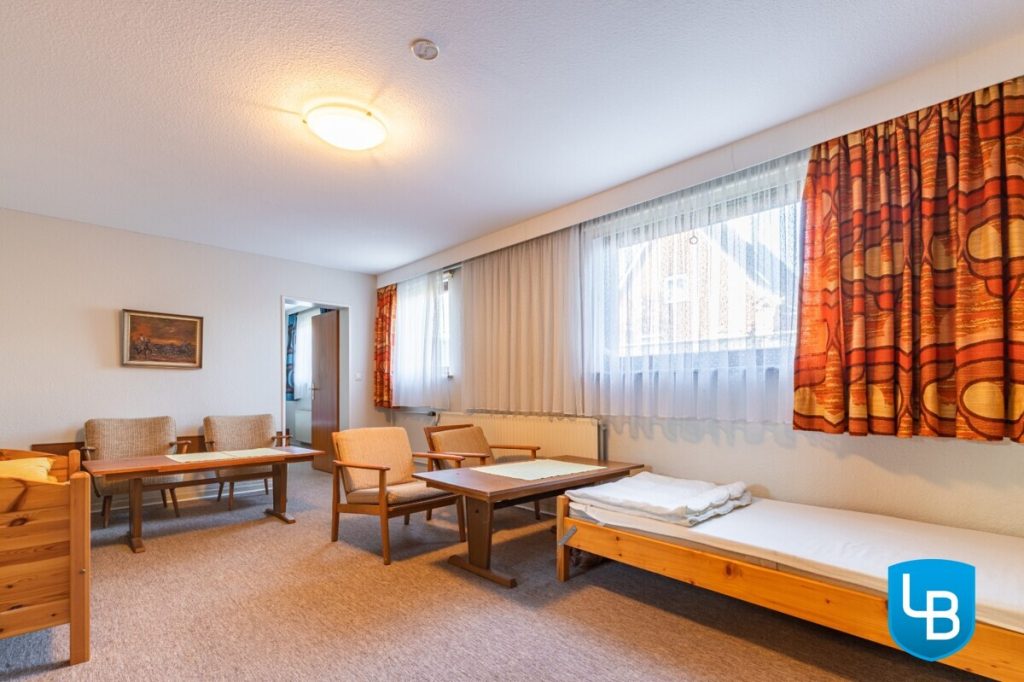 Immobilienangebot - Bösdorf - Alle & Rest (Wohnen) - Vielseitig nutzbares Zweifamilienhaus auf pflegeleichtem Grundstück