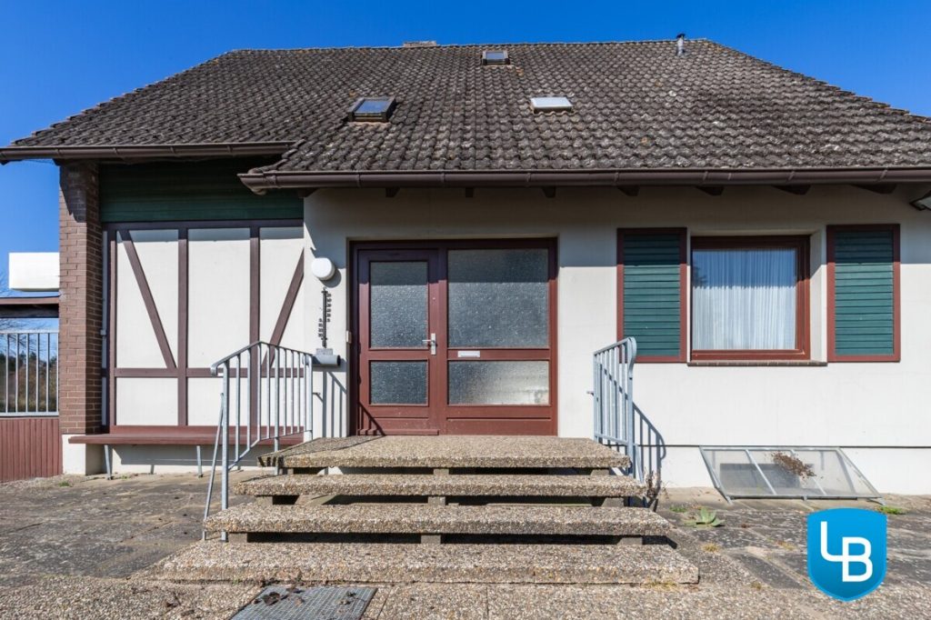 Immobilienangebot - Bösdorf - Alle & Rest (Wohnen) - Vielseitig nutzbares Zweifamilienhaus auf pflegeleichtem Grundstück