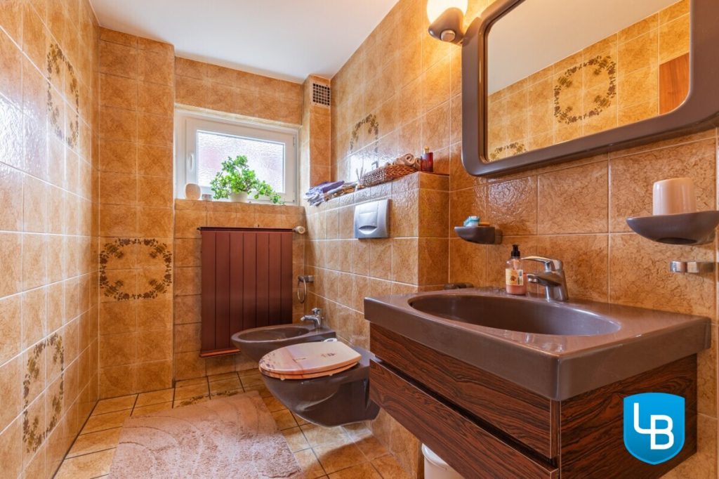 Immobilienangebot - Kiel - Alle & Rest (Wohnen) - Viel Haus auf großem Grundstück sucht neue Eigentümer
