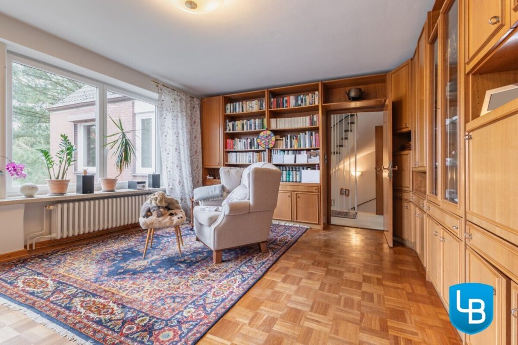 Immobilienangebot - Kiel - Alle & Rest (Wohnen) - Viel Haus auf großem Grundstück sucht neue Eigentümer