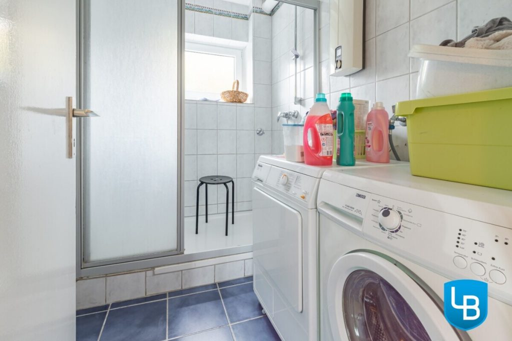 Immobilienangebot - Kiel - Alle & Rest (Wohnen) - Viel Haus auf großem Grundstück sucht neue Eigentümer