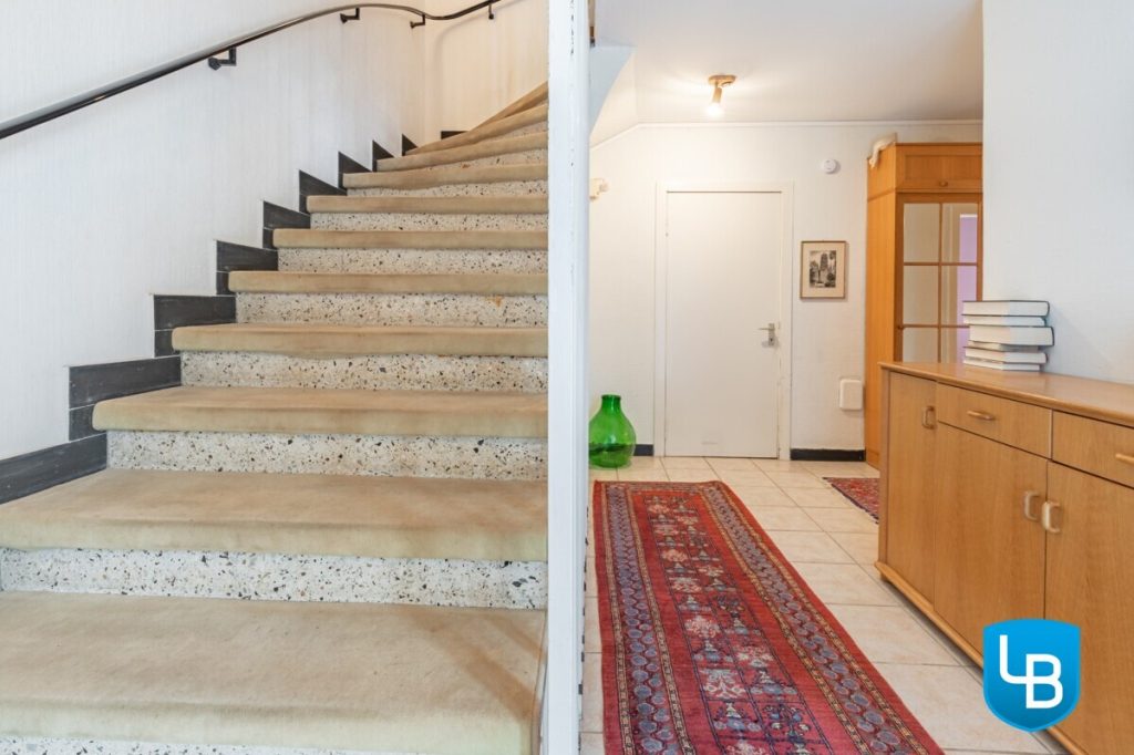 Immobilienangebot - Kiel - Alle & Rest (Wohnen) - Viel Haus auf großem Grundstück sucht neue Eigentümer