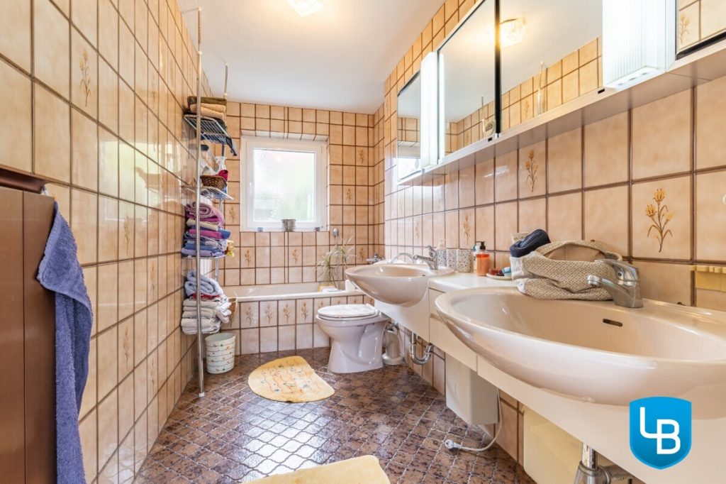 Immobilienangebot - Kiel - Alle & Rest (Wohnen) - Viel Haus auf großem Grundstück sucht neue Eigentümer