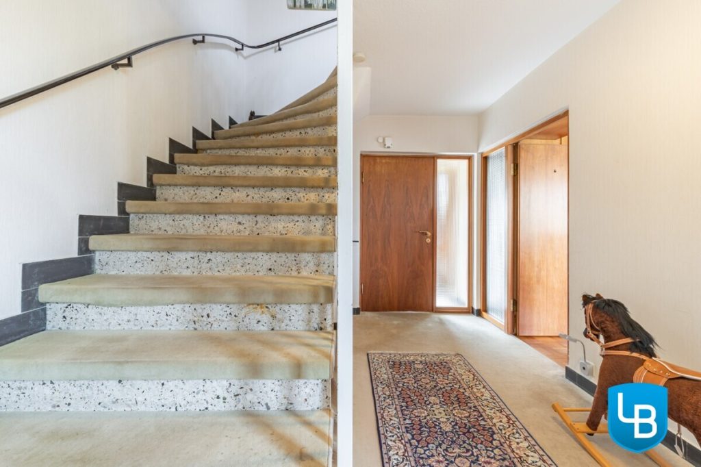 Immobilienangebot - Kiel - Alle & Rest (Wohnen) - Viel Haus auf großem Grundstück sucht neue Eigentümer