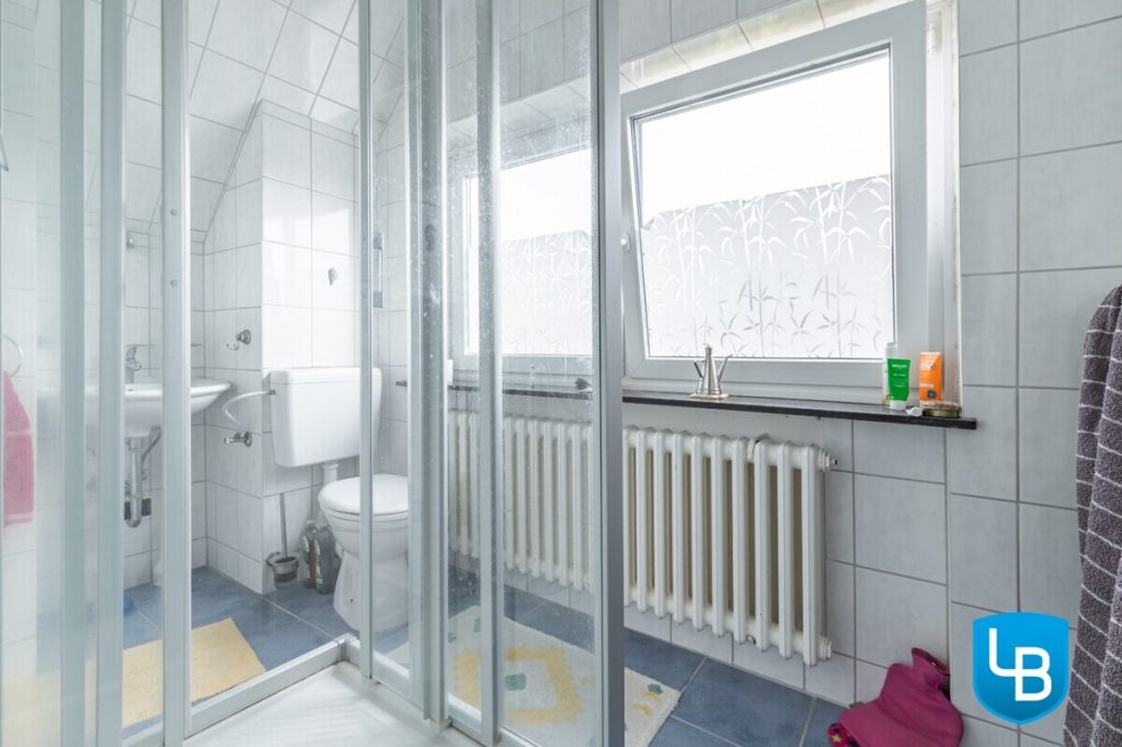 Immobilienangebot - Kiel - Alle & Rest (Wohnen) - Viel Haus auf großem Grundstück sucht neue Eigentümer