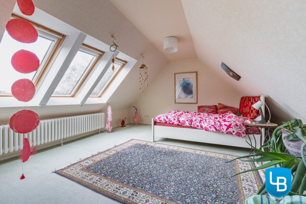 Immobilienangebot - Kiel - Alle & Rest (Wohnen) - Viel Haus auf großem Grundstück sucht neue Eigentümer