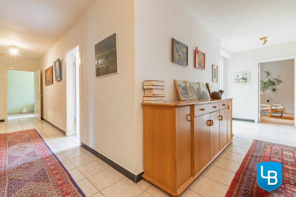 Immobilienangebot - Kiel - Alle & Rest (Wohnen) - Viel Haus auf großem Grundstück sucht neue Eigentümer