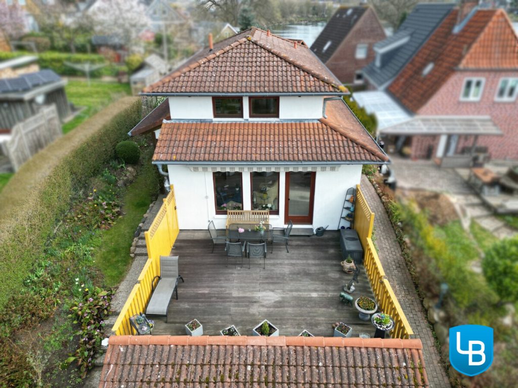 Immobilienangebot - Plön - Alle & Rest (Wohnen) - Umgeben von Seen: Charmantes Einfamilienhaus auf einem gepflegten Hanggrundstück