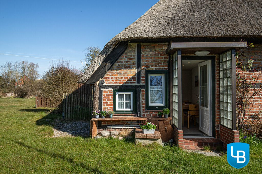 Immobilienangebot - Behrensdorf - Alle & Rest (Wohnen) - Dem herrlichen Ostseestrand ganz nahe! Tolles Reetdachhaus mit individuellen Nutzungsmöglichkeiten