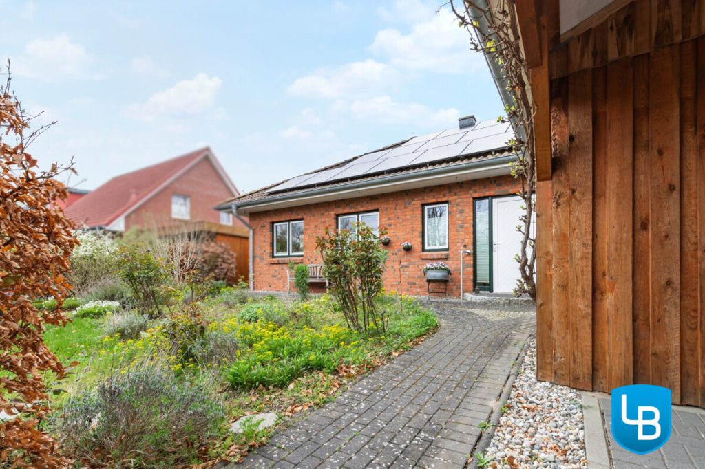 Immobilienangebot - Plön - Alle & Rest (Wohnen) - Für die Zukunft gewappnet: Traumhafter Energieeffizienz- Bungalow mit Photovoltaikanlage