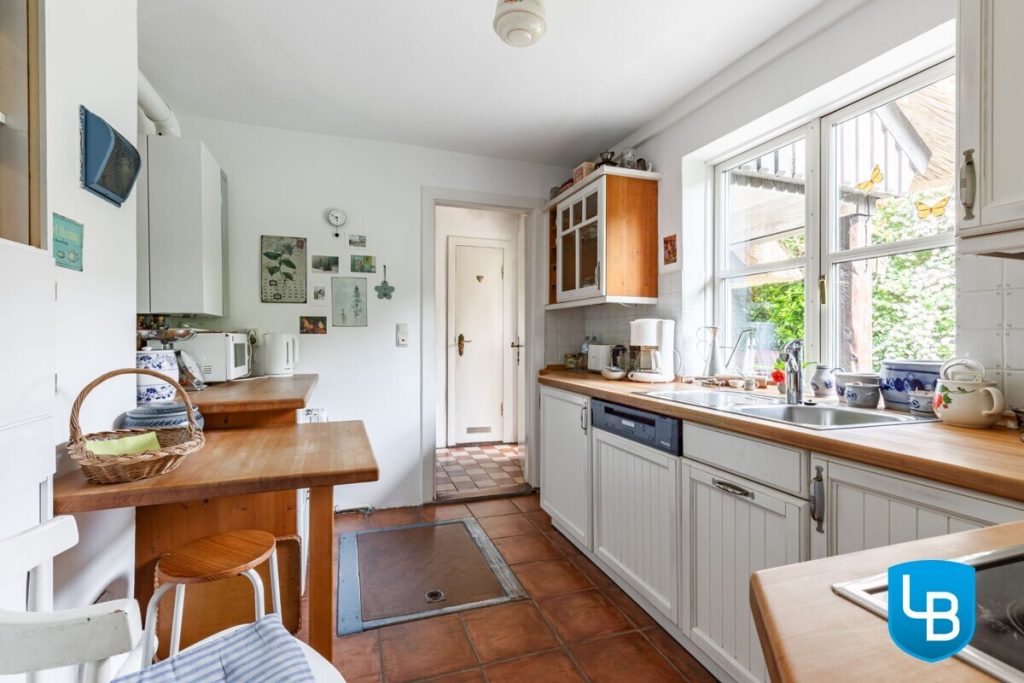 Immobilienangebot - Plön - Alle & Rest (Wohnen) - Malerisches Reetdachhaus nahe des Großen Plöner Sees – Wohnen, wo andere Urlaub machen