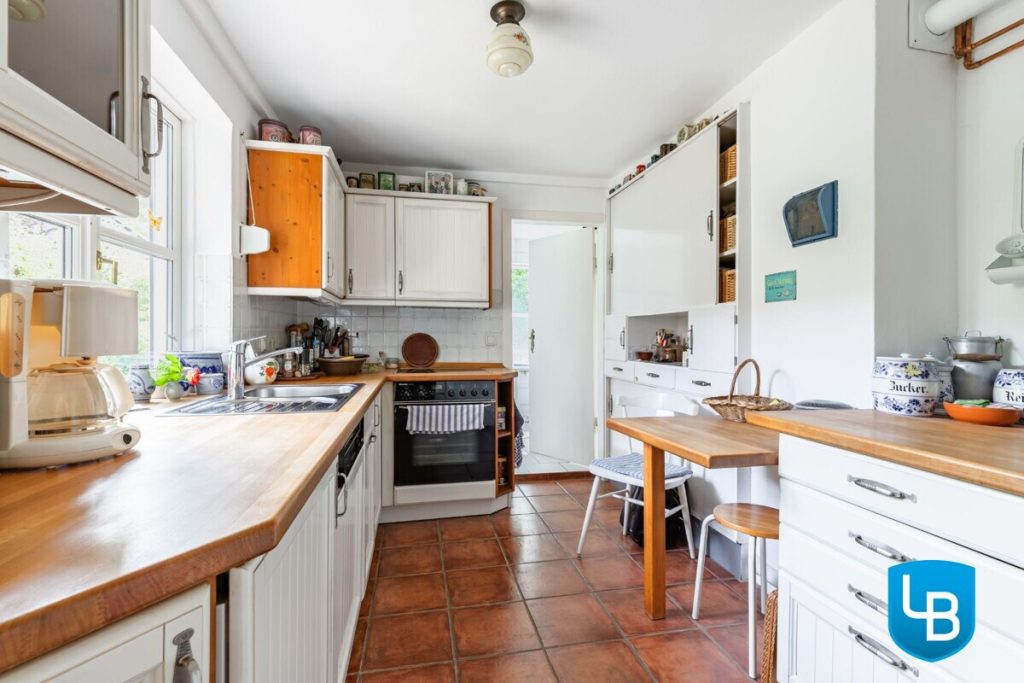 Immobilienangebot - Plön - Alle & Rest (Wohnen) - Malerisches Reetdachhaus nahe des Großen Plöner Sees – Wohnen, wo andere Urlaub machen