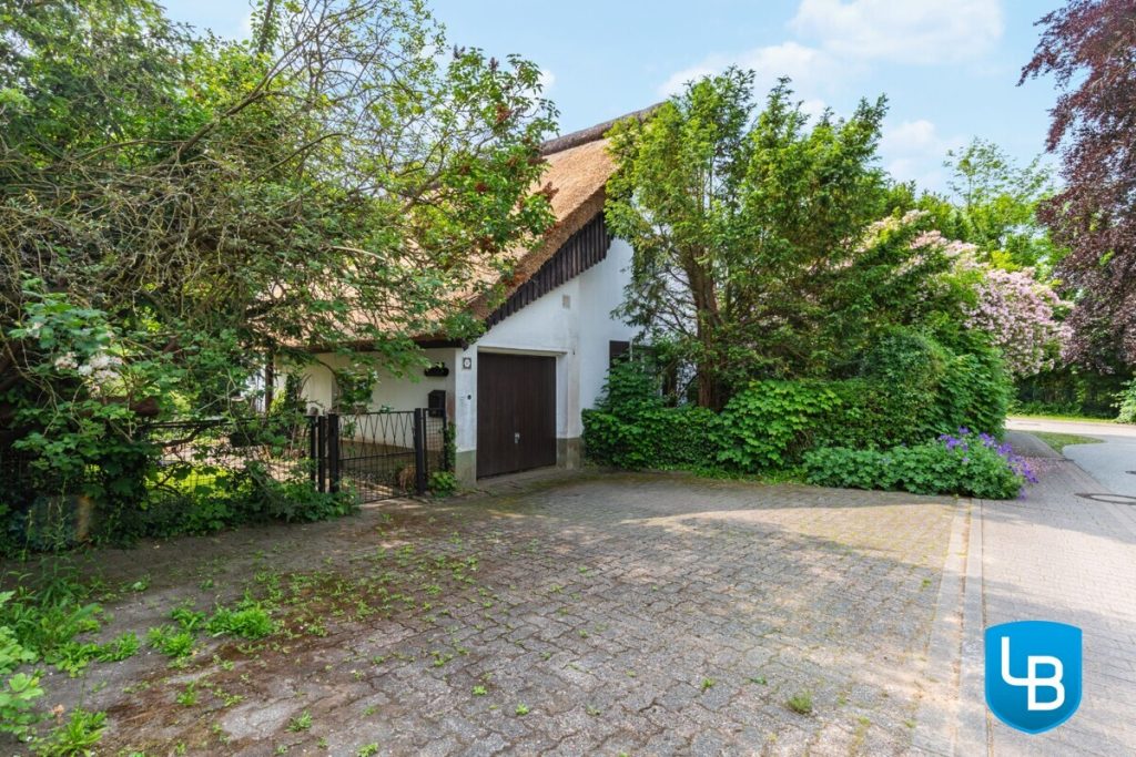 Immobilienangebot - Plön - Alle & Rest (Wohnen) - Malerisches Reetdachhaus nahe des Großen Plöner Sees – Wohnen, wo andere Urlaub machen