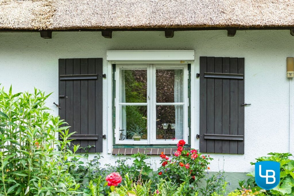Immobilienangebot - Plön - Alle & Rest (Wohnen) - Malerisches Reetdachhaus nahe des Großen Plöner Sees – Wohnen, wo andere Urlaub machen