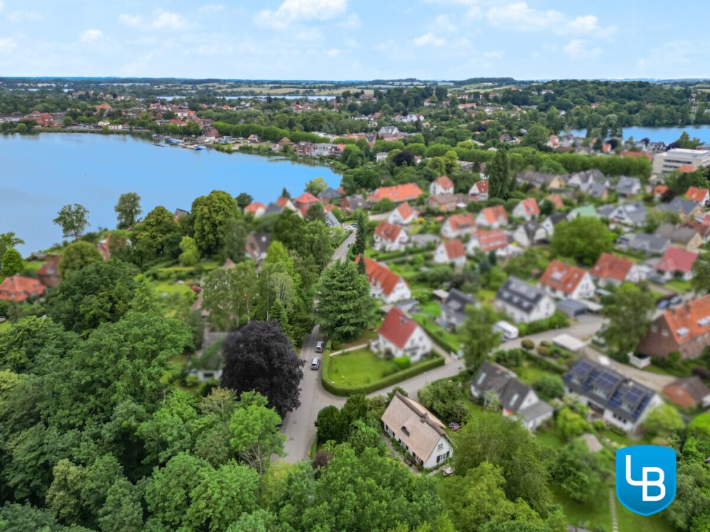 Immobilienangebot - Plön - Alle & Rest (Wohnen) - Malerisches Reetdachhaus nahe des Großen Plöner Sees – Wohnen, wo andere Urlaub machen