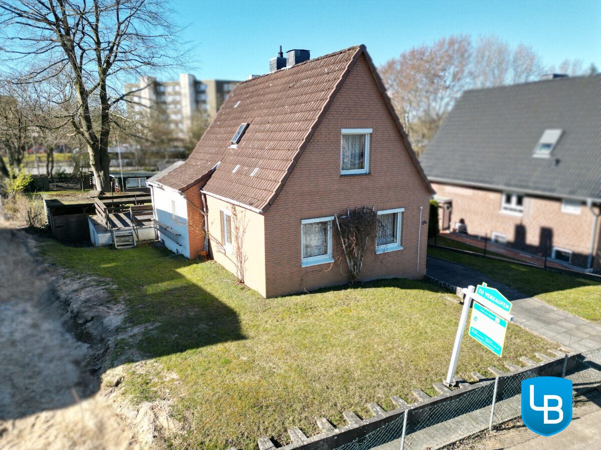 Immobilienangebot - Kiel - Alle & Rest (Wohnen) - Für Profis: Sanierungsbedürftiges Haus wartet darauf, in neuem Glanz zu erstrahlen