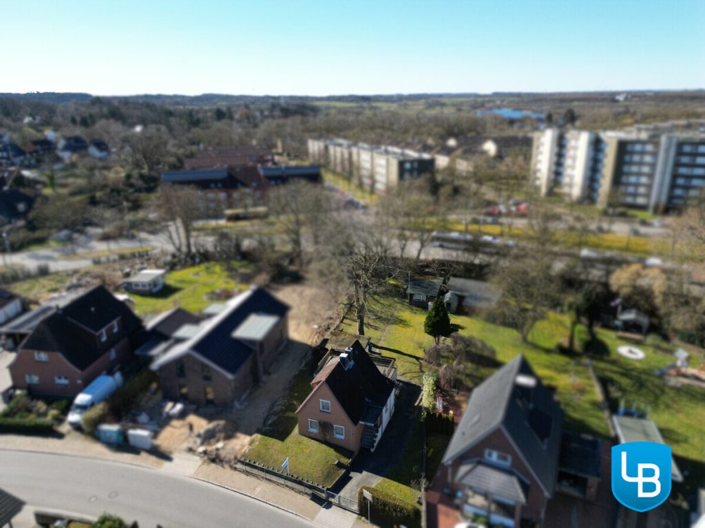 Immobilienangebot - Kiel - Alle & Rest (Wohnen) - Für Profis: Sanierungsbedürftiges Haus wartet darauf, in neuem Glanz zu erstrahlen