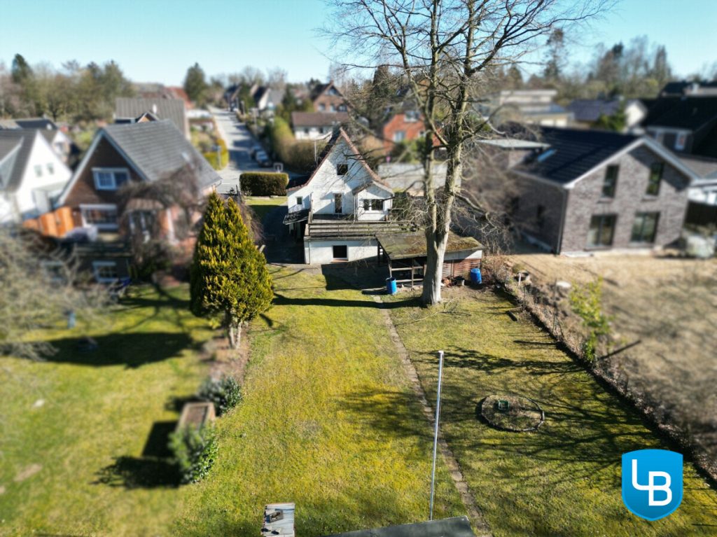 Immobilienangebot - Kiel - Alle & Rest (Wohnen) - Für Profis: Sanierungsbedürftiges Haus wartet darauf, in neuem Glanz zu erstrahlen
