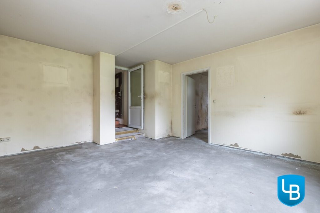 Immobilienangebot - Kiel - Alle & Rest (Wohnen) - Für Profis: Sanierungsbedürftiges Haus wartet darauf, in neuem Glanz zu erstrahlen