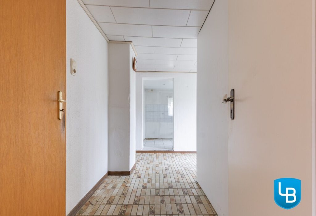 Immobilienangebot - Kiel - Alle & Rest (Wohnen) - Für Profis: Sanierungsbedürftiges Haus wartet darauf, in neuem Glanz zu erstrahlen