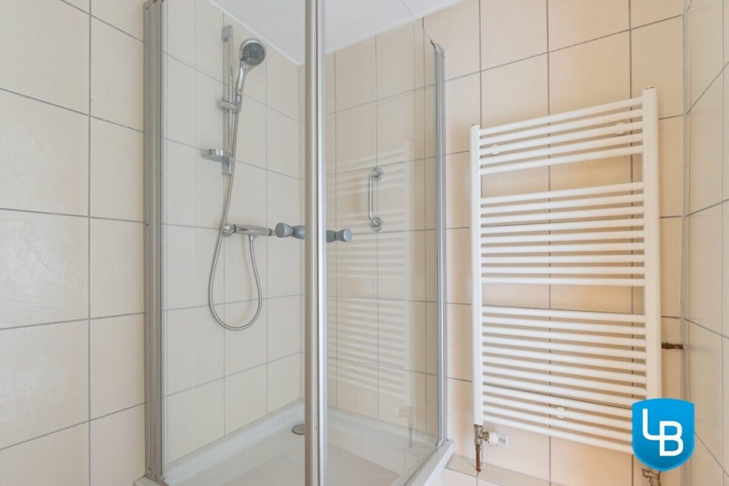 Immobilienangebot - Kiel - Alle & Rest (Wohnen) - Für Profis: Sanierungsbedürftiges Haus wartet darauf, in neuem Glanz zu erstrahlen