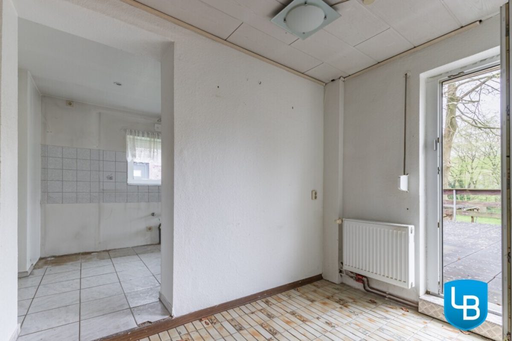 Immobilienangebot - Kiel - Alle & Rest (Wohnen) - Für Profis: Sanierungsbedürftiges Haus wartet darauf, in neuem Glanz zu erstrahlen