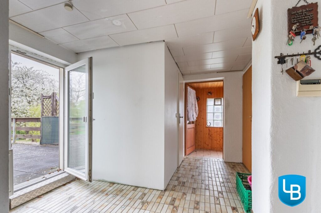 Immobilienangebot - Kiel - Alle & Rest (Wohnen) - Für Profis: Sanierungsbedürftiges Haus wartet darauf, in neuem Glanz zu erstrahlen